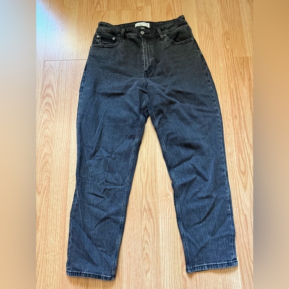 Abercrombie & Fitch The Mom High Rise Black Jeans Size 28 - Picture 2 of 6